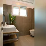 Apartment G&g With Swimming Pool Pula