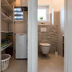 G&g With Swimming Pool Apartment Pula