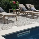 G&g With Swimming Pool Pula