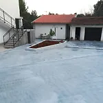 Apartment G&g With Swimming Pool