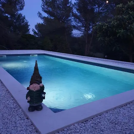 G&g With Swimming Pool *