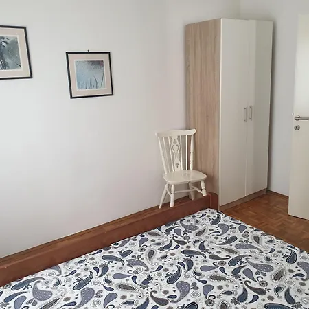 G&g With Swimming Pool Pula