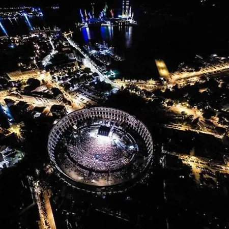 G&g With Swimming Pool Appartement