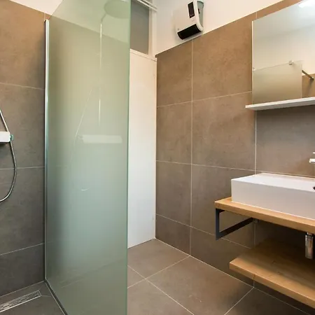 G&g With Swimming Pool