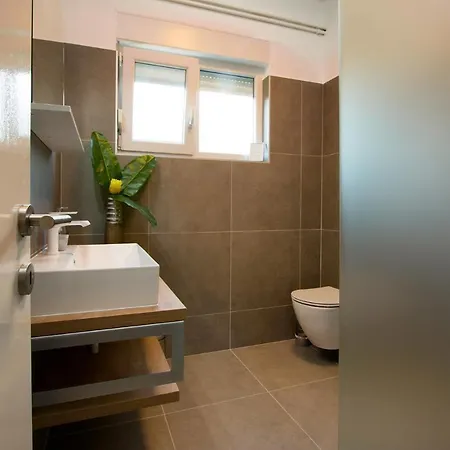 Apartment G&g With Swimming Pool Pula