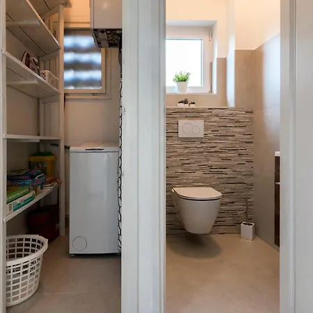 G&g With Swimming Pool Apartment Pula