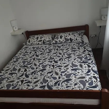 Apartment G&g With Swimming Pool Pula