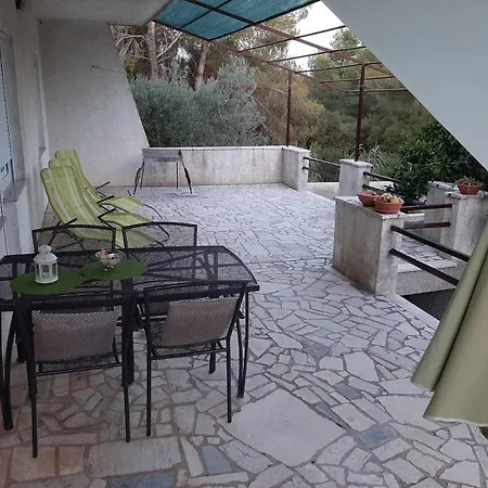 Apartment G&g With Swimming Pool Pula