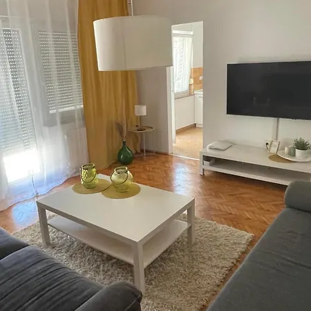 Apartment G&g With Swimming Pool
