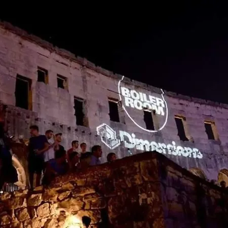 G&g With Swimming Pool