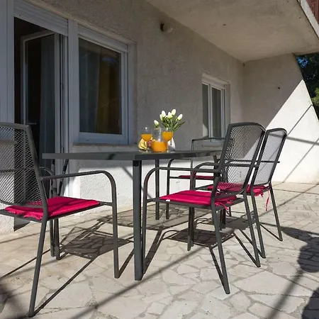 G&g With Swimming Pool *