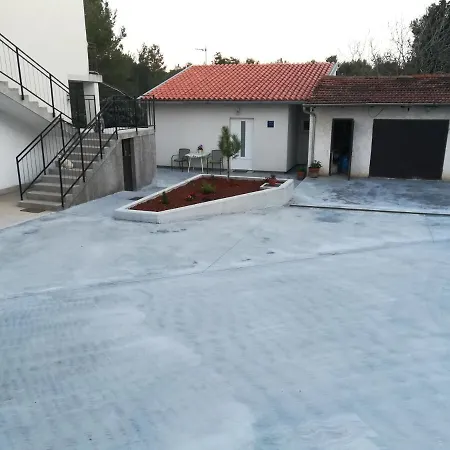 Lägenhet G&g With Swimming Pool