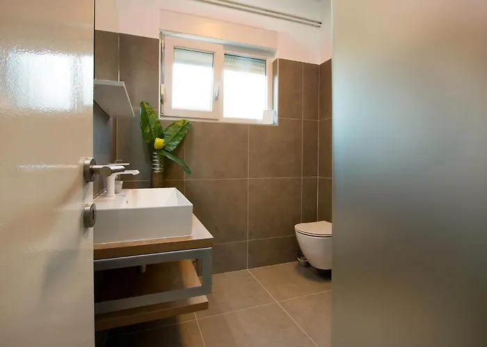 Apartman G&g With Swimming Pool Póla