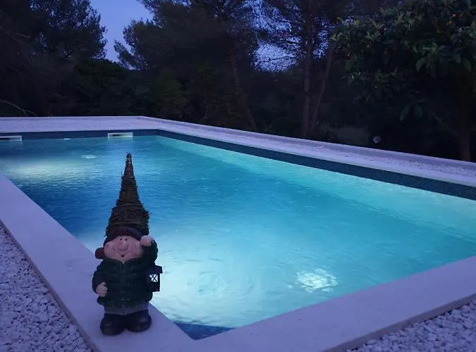 G&g With Swimming Pool *