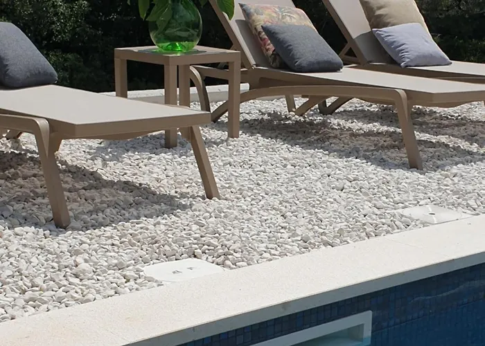 G&g With Swimming Pool Póla