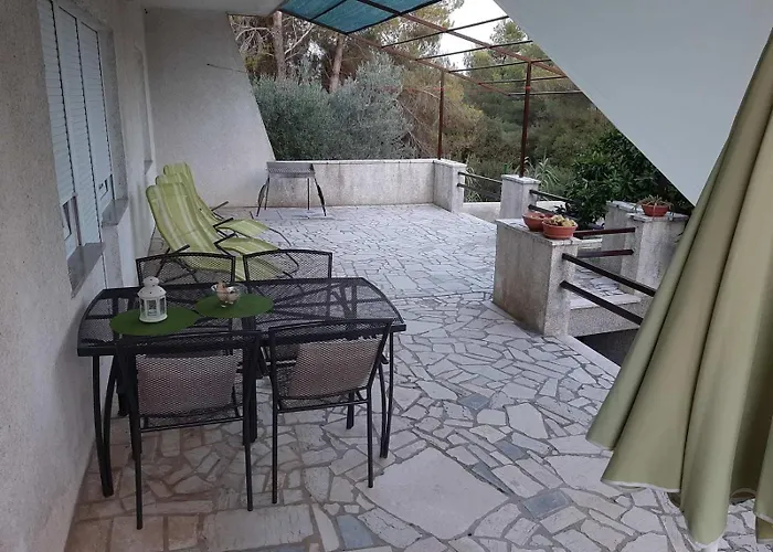 Apartman G&g With Swimming Pool Póla