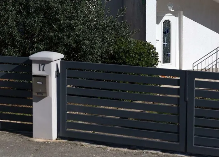 G&g With Swimming Pool Apartman