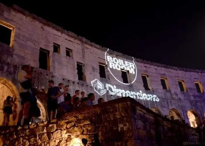 G&g With Swimming Pool