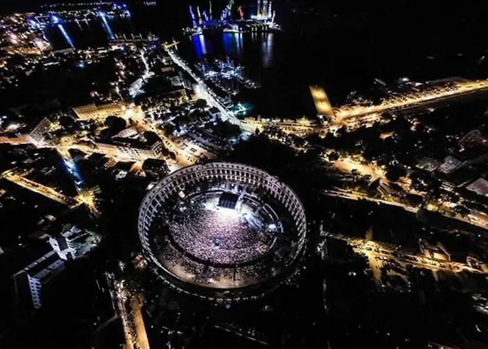 G&g With Swimming Pool Apartman