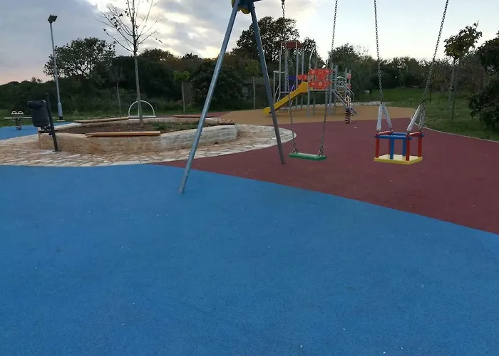 G&g With Swimming Pool