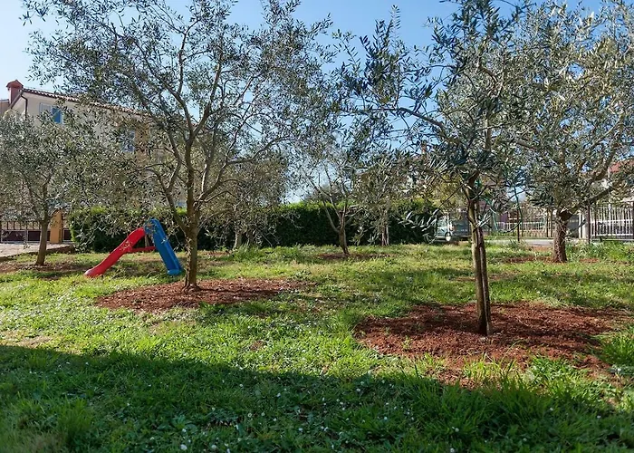 G&g With Swimming Pool Apartman