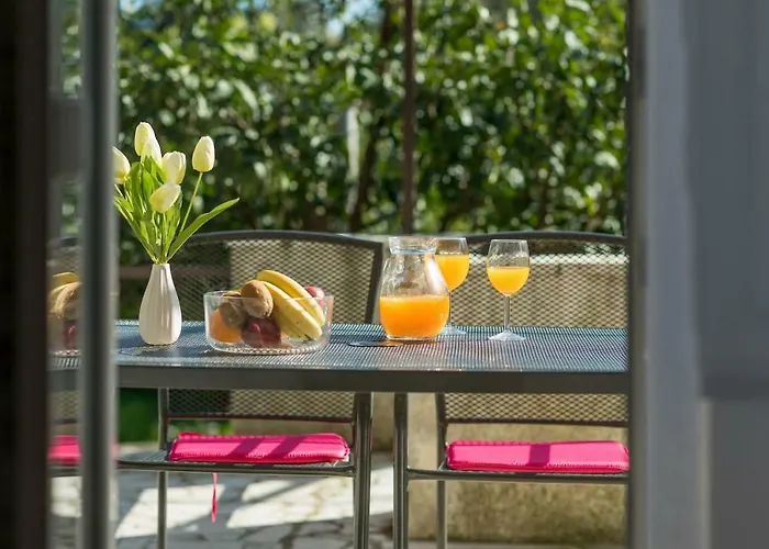 G&g With Swimming Pool Póla