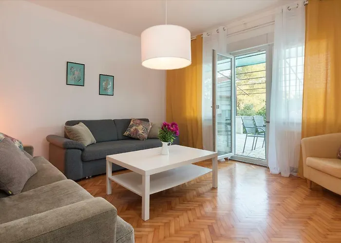 Apartman G&g With Swimming Pool Póla