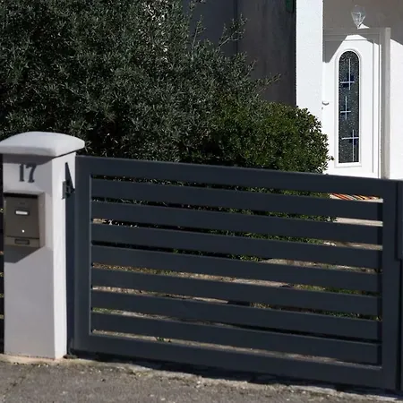 G&g With Swimming Pool Appartement