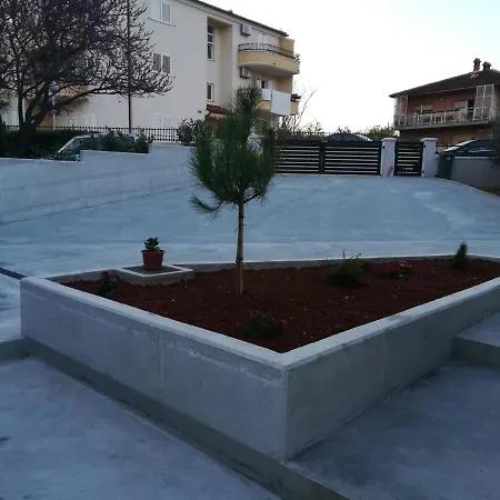 G&g With Swimming Pool *